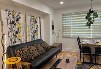 Trendy In Tremont, Cle (Lower) allows 18 year olds to book a room