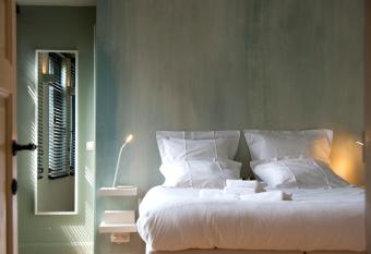 oYo allows 18 year olds to book a room