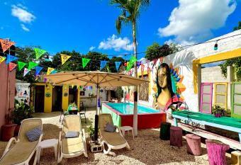 Hostal Guacamayas allows 18 year olds to book a room