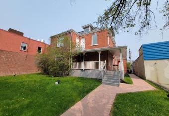 Stone House Kenora has Balcony rooms