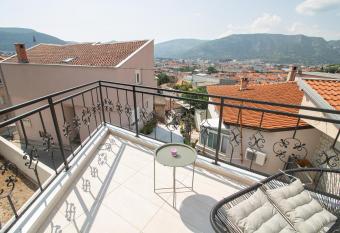 Apartments Vanaris allows 18 year olds to book a room