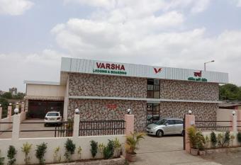 Hotel Varsha Lodging & Boarding has Smoking rooms