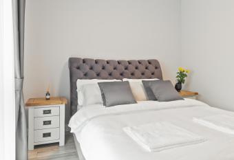 The Limited Imobiliare has Balcony rooms