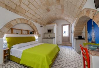 Una volta al centro via Padreterno has Balcony rooms