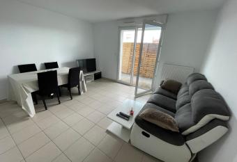 Appartement T3 cugnaux calme has Balcony rooms