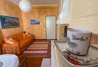 In centro a Diano Marina a 150 mt dal mare has Balcony rooms