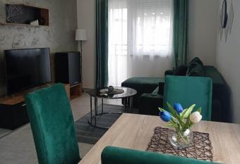 Apartman Green!! has Balcony rooms