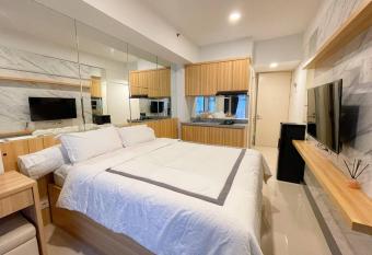 La Rosa at Benson Tower allows 18 year olds to book a room