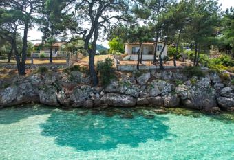 Glifoneri seaside house has Balcony rooms