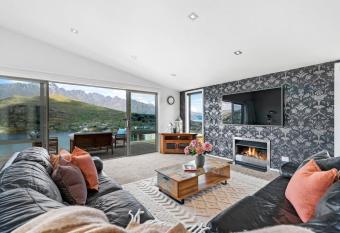 Unbeatable LakeView Stylish Home has Balcony rooms