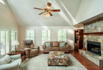 Hikers Chalet in the Woods Near National Park has Balcony rooms