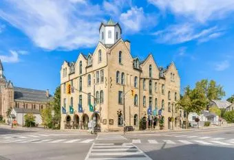 The Hummingbird Carriage House allows 18 year olds to book a room