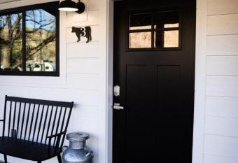 Silo Suite 3 - Near Zion National Park allows 18 year olds to book a room