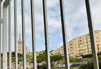 Le soulier de notre dame has Balcony rooms