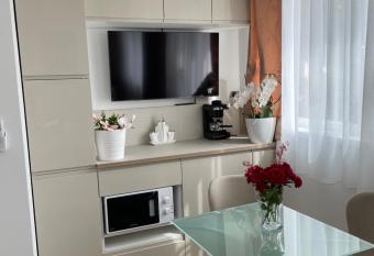 Garzon has rooms with a private hot tub