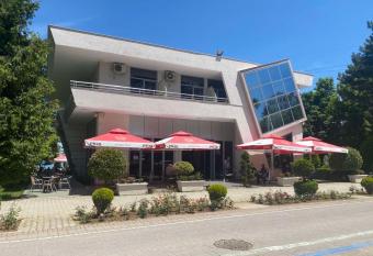 Hotel Kuinda has Balcony rooms