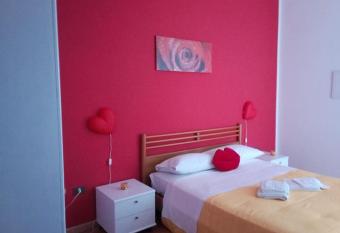 Antica Conca D oro has rooms with a private hot tub