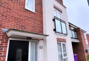 3 stories, 5 BR House in Prime Location w/balcony has Balcony rooms