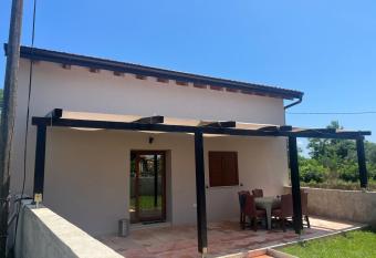 Privatna ku  a za odmor has Balcony rooms