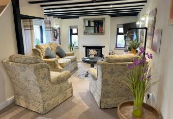 Huntspill Cottage allows 18 year olds to book a room