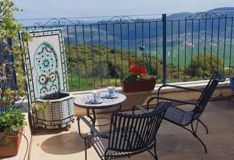 Hararit View                   allows 18 year olds to book a room