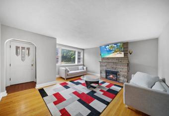 Cozy 2 bedroom unit with parking allows 18 year olds to book a room