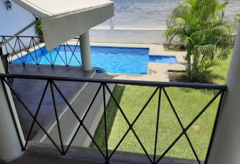 CASA LEYNA totalmente independiente, de un piso has Balcony rooms