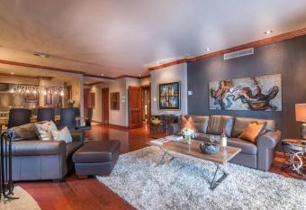 Bondurant 95-8 / COZY and LUXURIOUS 3 bedroom allows 18 year olds to book a room