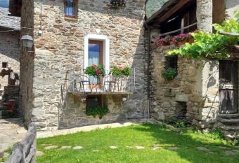 Bed & Breakfast La Crotta has Balcony rooms