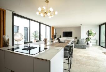 Villa Juliane has rooms with a private hot tub