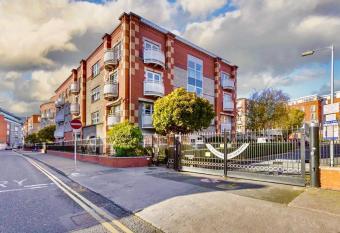 Luxury Golden has Balcony rooms