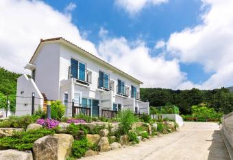 Casa Blanca has Balcony rooms