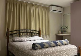 1 Private Bedroom - Double Queen Size Bed allows 18 year olds to book a room