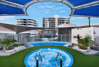 Mooloolaba Beach Club Paradise 2 Bedroom Apartment has Balcony rooms
