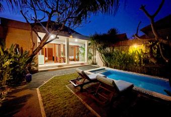 Villa Deasha by Majegau 2 has rooms with a private hot tub