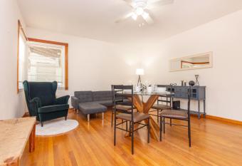 Apartment Las Olas Beach -Fort Lauderdale - 5 minutes to beach allows 18 year olds to book a room
