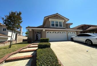 2467 Place has Balcony rooms