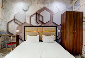 OYO Hotel Angle allows 18 year olds to book a room