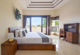 Spacious 3 Bedroom Villa close to Berawa Beach has Balcony rooms