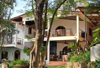 Villa Chelsey has Balcony rooms