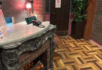 Hotel AKAIKUTSU - Adult Only allows 18 year olds to book a room