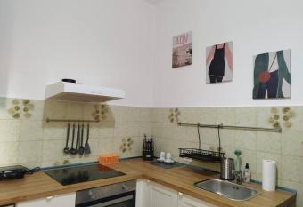 SUNNY HOUSE SANREMO Cosy Flat Near The Sea allows 18 year olds to book a room