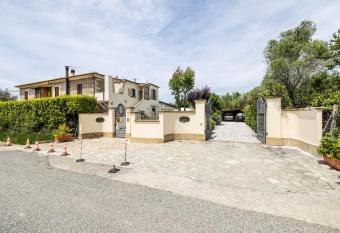 Villa residenza Querciolo - Appartamento Vada has Balcony rooms