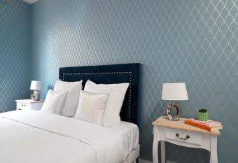 Magnifique appartement    pied du ch  teau allows 18 year olds to book a room