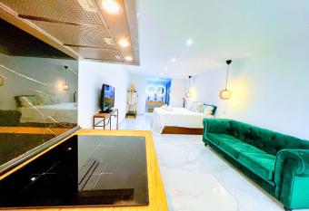 Garden Boutique has Balcony rooms