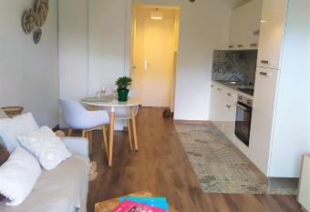 Studio jardin et plage    13 min    pied has Balcony rooms