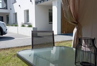 STUDIO 102 has Balcony rooms