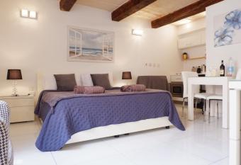 SPQR Studios Valletta allows 18 year olds to book a room