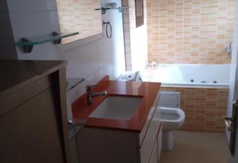 Casa cris has rooms with a private hot tub