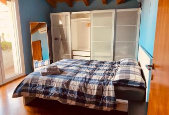 Appartamento deluxe Autodromo di Monza e Parco has rooms with a private hot tub